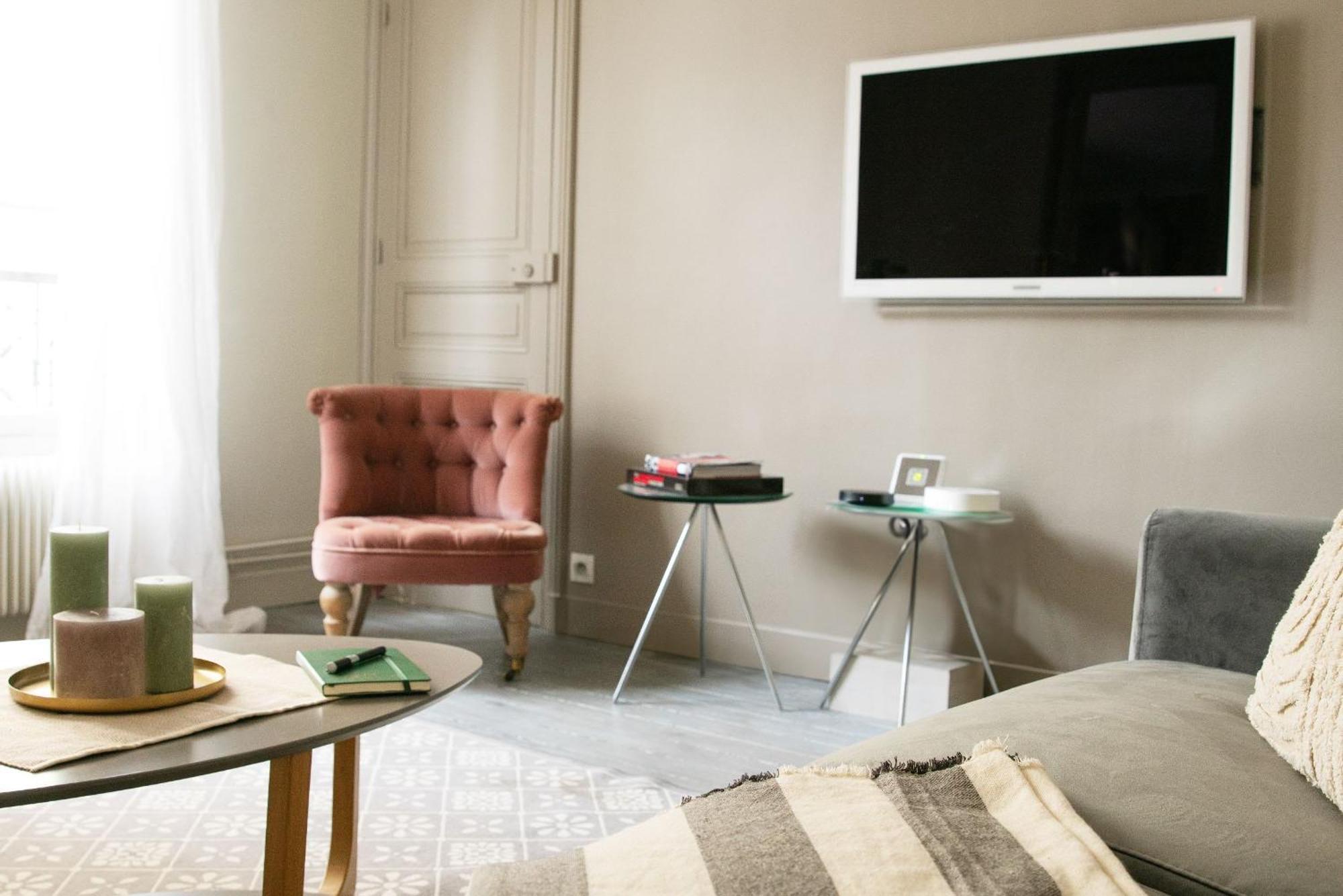 Eiffel Tower & Les Invalides - 1Br - Cityapartmentstay París Exterior foto